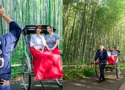 Dịch vụ 'trai đẹp' kéo xe xuyên rừng tre ở Nhật Bản
