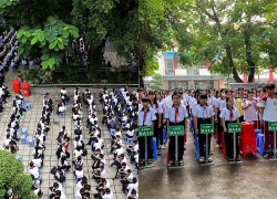 Hiệu trưởng đi làm từ 5 giờ sáng giữa áp lực "siêu trường" hơn 5.200 học sinh