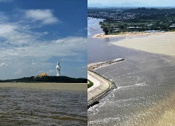 Lạ mắt cửa biển Quảng Ngãi như 'chia đôi', hai màu nước kéo dài cả cây số