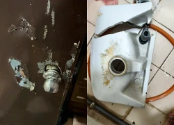 Vợ mắc kẹt trong nhà vệ sinh rồi tự thoát ra, chồng phát hiện “sự thật” kinh ngạc: Tôi sợ vợ tôi rồi!