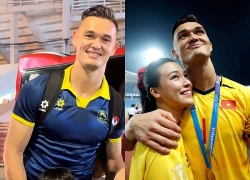 Bắt gặp Lê Giang Patrik và MC Hoàng Oanh bên ngoài sân vận động