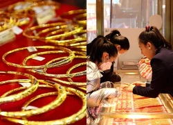 Giá vàng hạ nhiệt, người mua ùn ùn kéo đến trung tâm vàng ở Trung Quốc