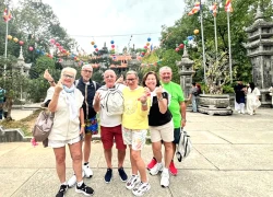 1 ngày, Khánh Hoà đón 2 tàu du lịch hạng sang với 3.400 khách ghé thăm