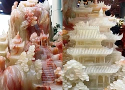 Bức tranh bằng ngọc màu trắng muốt nặng hơn 10 tấn, rao bán gần 4 tỷ đồng