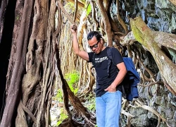 Rừng cổ thụ quanh thác nước làng Á