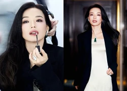 Chưa thấy ai U50 vẫn trẻ dã man thế này: 30 năm không già đi, kim cương dù bao nhiêu tuổi vẫn là kim cương