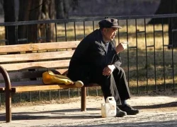 Tuổi già bị con cái thờ ơ, cụ ông ra một quyết định dứt khoát: Tất cả lập tức quay đầu