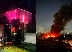Nhà kho ở TPHCM bốc cháy ngùn ngụt tối mùng 2 Tết