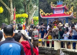 Tấp nập du khách về Phủ Na đầu xuân