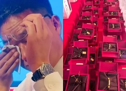 Thưởng tiền mặt, tặng vàng vẫn thấy "quá ít", Chủ tịch công ty bật khóc rồi đưa ra một quyết định khiến 300 nhân viên lặng người