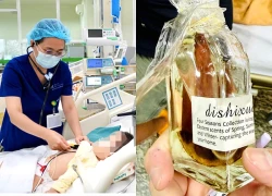 Bé 2 tuổi ở Gia Lai nhập viện do nuốt nhầm dầu thơm