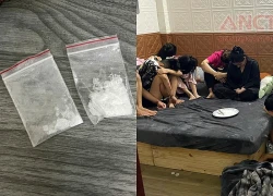 10 nam nữ tổ chức "tiệc ma túy" trong phòng ngủ