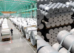 Thị trường kim loại rung chuyển sau khi Iran tấn công các nhà máy luyện kim