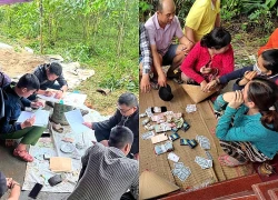 Bắt quả tang nhóm người lợi dụng đào huyệt đám tang để đánh bạc