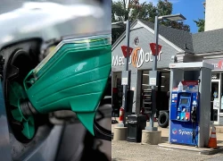 Giữa căng thẳng Trung Đông, giá xăng ở Mỹ tăng lên mức cao nhất trong 11 tháng