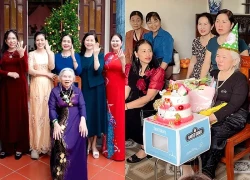 Màn chia vàng cho 4 cô con gái, 5 con dâu của cụ bà 90 tuổi ở Ninh Bình