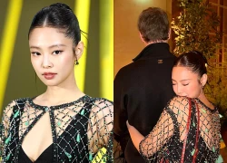 Jennie ở show Chanel: Hở bạo đến từng milimet, tự tung ảnh ôm ấp trai lạ khiến cõi mạng dậy sóng