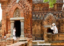 Vẻ đẹp cổ kính của tháp Po Klong Garai hơn 700 tuổi trên đồi Trầu