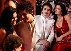 Nổ drama tại Oscar 2026: Kylie Jenner đụng mặt chị gái Timothée Chalamet, có thái độ khinh khỉnh coi thường gây "nóng mắt"?