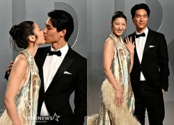 Nữ ca sĩ hát bản hit Golden khoe nhẫn đính hôn sau khi nhận giải thưởng tại Oscar