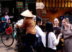 Hà Nội "níu chân" du khách từ những điều bình dị