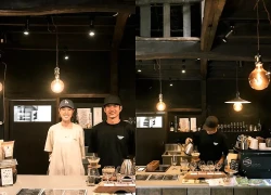Tiếp viên hãng hàng không đắt giá nhất hành tinh bỏ việc về nông thôn, đầu tư hơn 8 tỷ cải tạo công trình 180 năm tuổi làm tiệm bánh đẹp như mơ