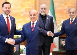 Hai tàu khu trục Mỹ tới eo biển Hormuz rà phá thuỷ lôi của Iran, thiết lập tuyến hàng hải mới