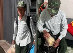 Cha 70 tuổi ở Đồng Nai mang ba lô rau, trứng, vượt 200km đến thăm con gái