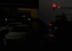 Bầu trời Hưng Yên đang sáng trưng bỗng tối sầm giữa trưa, CĐM mua đồ tích trữ?