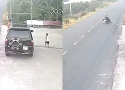 Bé trai đá bóng ra đường, người đàn ông chạy xe máy cán trúng ngã tử vong