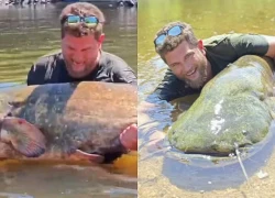 Người đàn ông câu được con cá trê khổng lồ nặng 102 kg, dài 2,33 mét