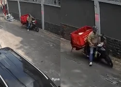 Người giao hàng bị trộm cả xe và giỏ hàng ở TPHCM