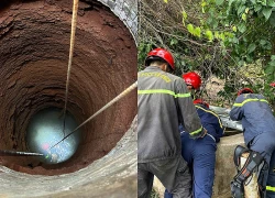 Cảnh sát cứu người đàn ông rơi xuống giếng sâu 35m ở TPHCM