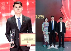 Khuất Văn Khang được vinh danh