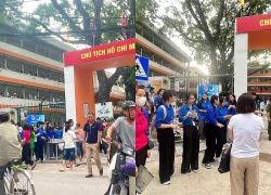 Sĩ tử 2K11 tự tin bước vào bài thi Ngữ văn, bắt đầu kỳ thi lớp 10 ở Hà Nội