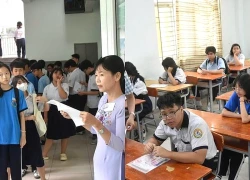 Hình ảnh thí sinh TPHCM hồi hộp làm thủ tục dự thi lớp 10: Kỳ thi quy mô lớn chưa từng có