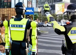Binh đoàn robot hình người đổ bộ đường phố Trung Quốc, chuyện gì đang xảy ra?