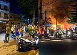 Lửa bao trùm ngôi nhà, khói đen bốc cao kèm nhiều tiếng nổ, khu vực mất điện