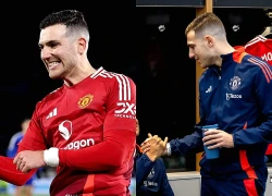 Diogo Dalot 'làm náo loạn' phòng thay đồ MU