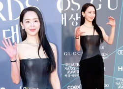Một mỹ nhân xinh đẹp lâm cảnh khó xử trên thảm đỏ Baeksang, được khen ngợi vì gương mặt không chút biến sắc