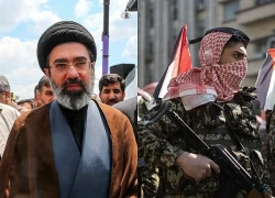 Quân đội Iran nhận lệnh từ Lãnh tụ Tối cao, cảnh báo tấn công đáp trả Mỹ