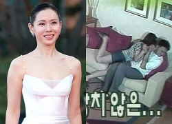 Đang tràn lan loạt ảnh Son Ye Jin ngả ngốn, lao vào lòng trai lạ