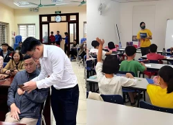 Lớp 'bình dân học vụ số' của thầy giáo trẻ