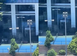 Xôn xao video nhóm người chơi tennis giữa cái nắng như đổ lửa ở Hà Nội