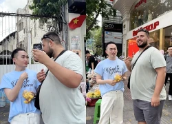 Khách Tây đến Việt Nam, từ chối chụp ảnh với chàng trai tình cờ gặp ở gánh hàng rong: Biết ra danh tính thì bất ngờ