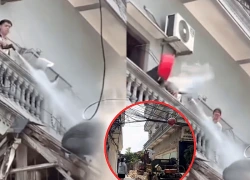 Đã rõ nguồn cơn sự việc: Người đàn ông cố tình xịt nước vào thợ xây nhà hàng xóm