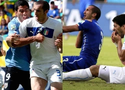 Luis Suarez và cú cắn làm chấn động World Cup