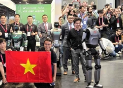 Robot hình người của Việt Nam gây ấn tượng tại diễn đàn hàng đầu thế giới