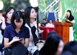 [Ảnh] Các nhà trường tổ chức gặp gỡ, giới thiệu mô hình giảng dạy cho học sinh trúng tuyển lớp 10