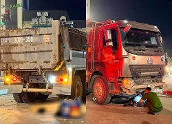 Xe máy giao hàng bị cuốn vào gầm ô tô tải ở Hà Nội, tài xế tử vong thương tâm